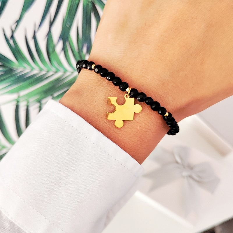 Bransoletka z naturalnego onyksu z zawieszką puzzel z grawerem Bransoletka z naturalnego onyksu z zawieszką puzzel z grawerem