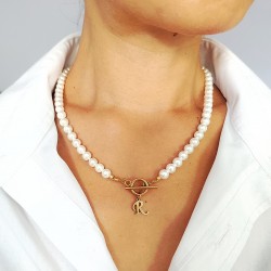 Naszyjnik z pereł z literą