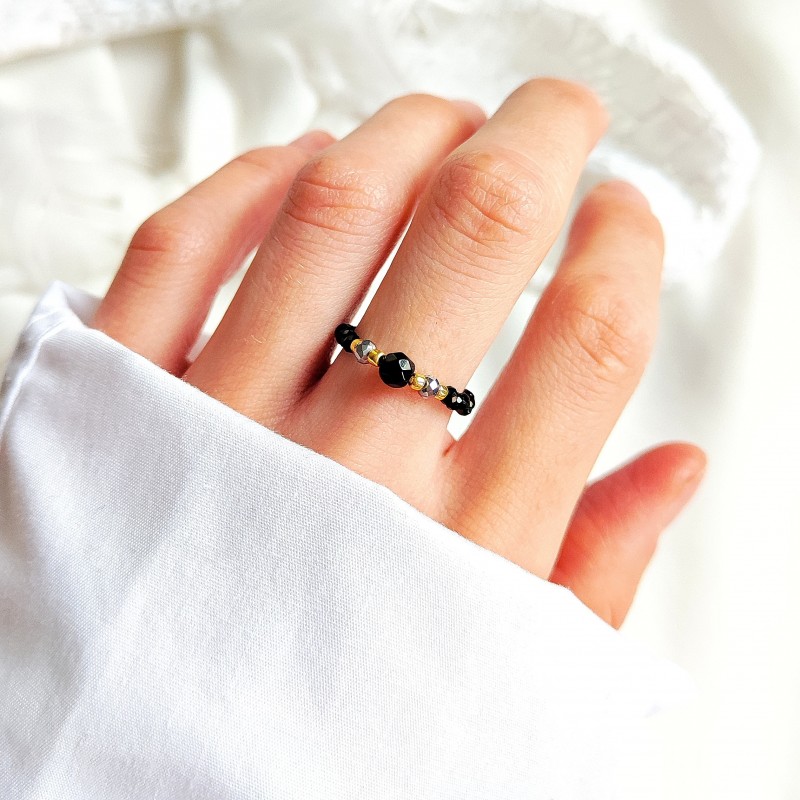 pierścionek z jadeitem na gumce