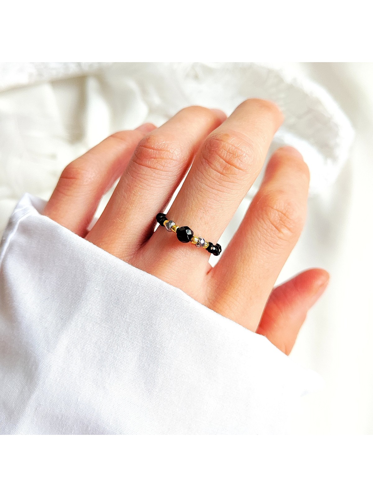 pierścionek z jadeitem na gumce