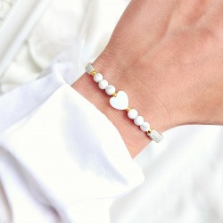 Bransoletka z serduszkiem z masy perłowej i howlitem na sznurku