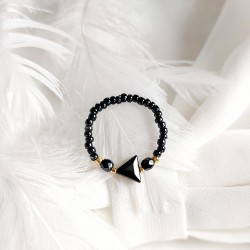 pierścionek z trójkątem z hematytu