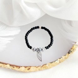 Pierścionek ze skrzydełkiem z koralików na gumce