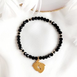 Bransoletka z koralików z zawieszką stópki dziecka z grawerem