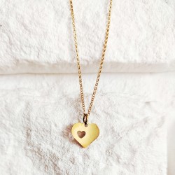 naszyjnik ze złotym serduszkiem