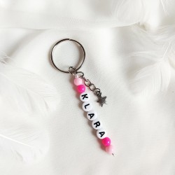 Brelok z imieniem różowy z koralików dla dziewczynki