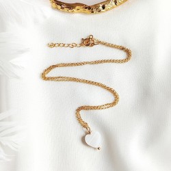 Złoty łańcuszek z perłowym serduszkiem