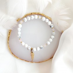 Bransoletka z howlitem i kwarcem ze złotym skrzydełkiem