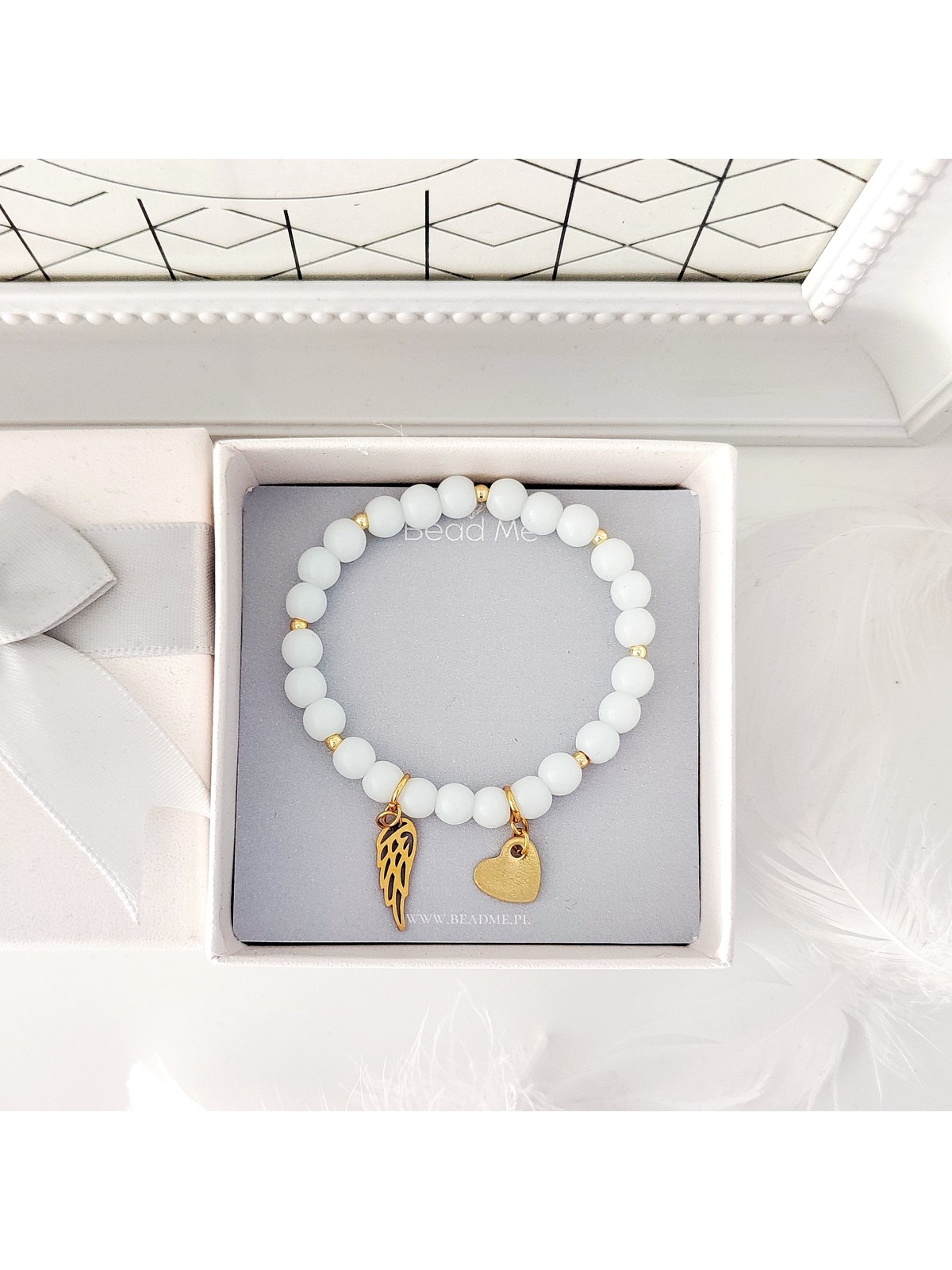 Bransoletka złote serce z grawerem  i skrzydełko Anioła biała