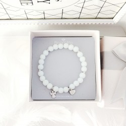 Bransoletka komunijna z Aniołkiem i Serduszkiem z białych koralików