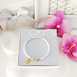 Biała bransoletka z krzyżykiem i aniołkiem na komunię