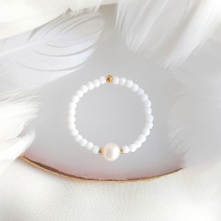 Pierścionek z kamieni biały z perłą naturalną na gumce