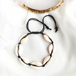 Bransoletka z muszelek na czarnym sznurku