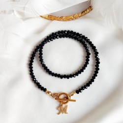 Naszyjnik czarny z zawieszką literka