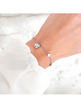 Bransoletka z koniczynka srebrna zapinana na szczęście