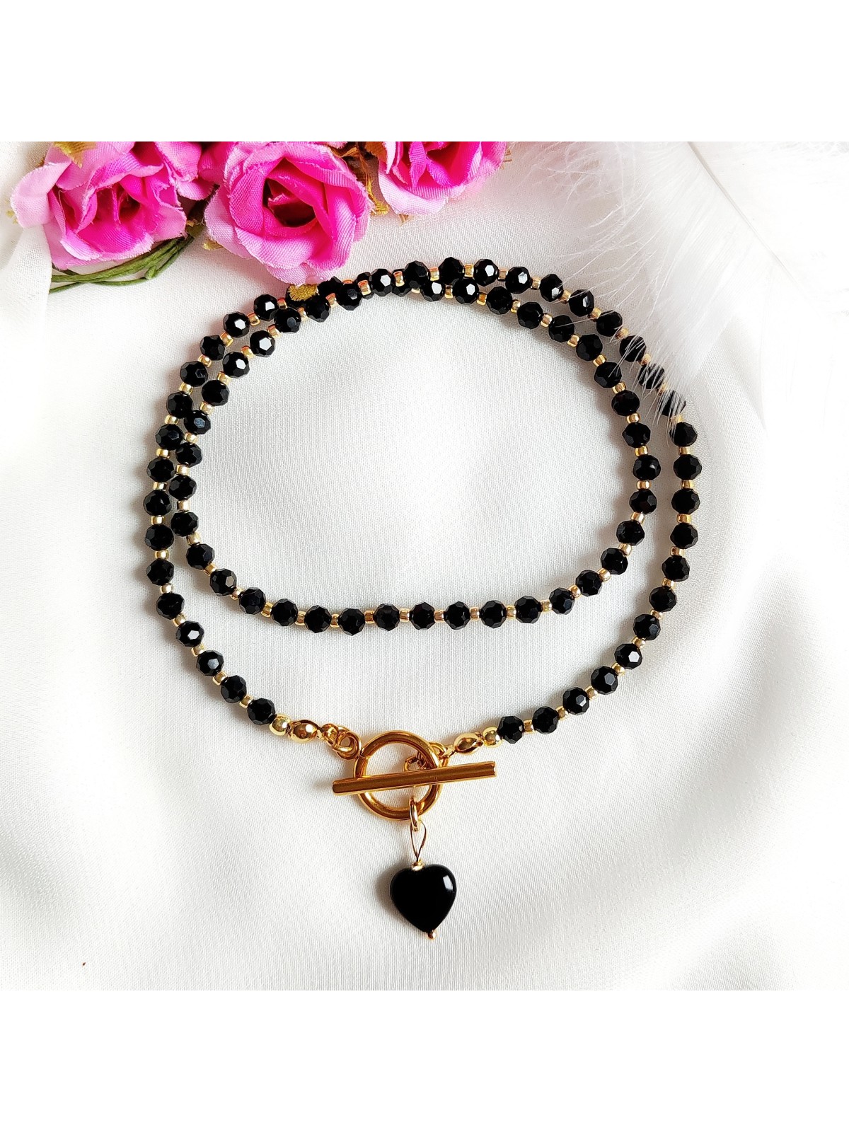 naszyjnik z onyksem i zapięciem toggle z serduszkiem