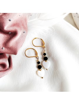 Złote kolczyki z serduszkiem i kamieniami naturalnymi