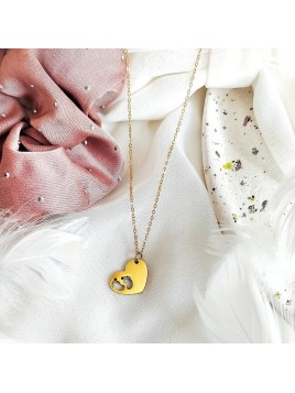 Złoty naszyjnik z serduszkiem i stópkami z grawerem