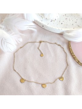 Złoty wisiorek z zawieszkami ze stali chirurgicznej