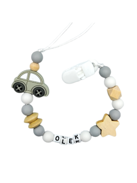 Szaro beżowa zawieszka do smoczka z imieniem z autkiem