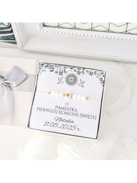 Bransoletka w pudełku z dedykacją na pamiątkę I komunii