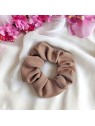 Brązowa frotka do włosów scrunchie