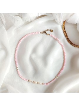 Naszyjnik z perłami i różową masą perłową