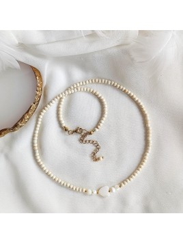 Naszyjnik z howlitu i serduszkiem z masy perłowej – kremowy