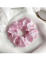 Różowa frotka do włosów scrunchie Satynowa
