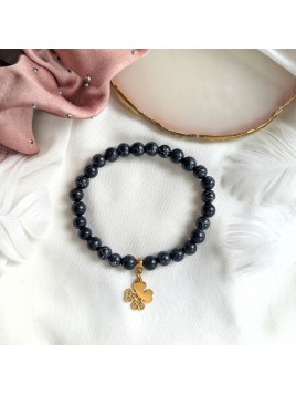 Bransoletka z koniczynką z czarnego howlitu