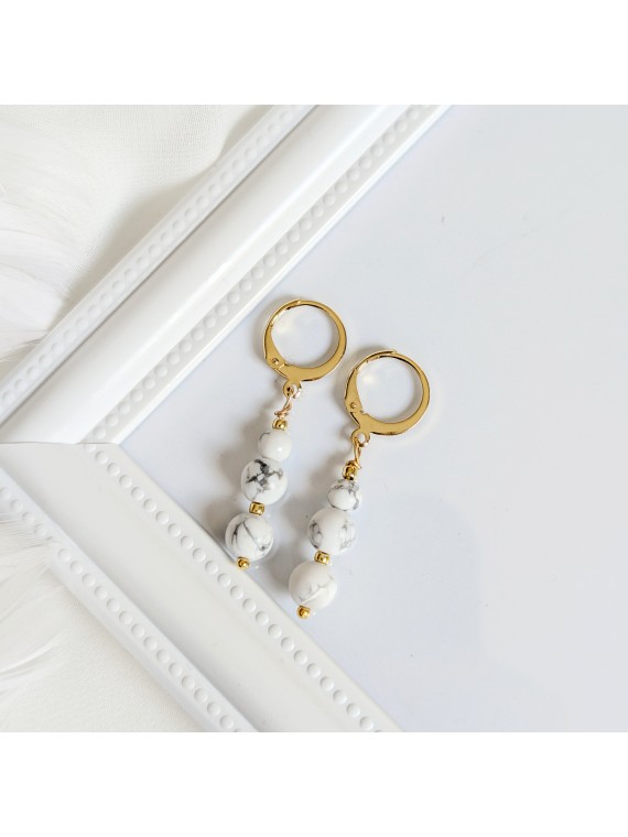 Kolczyki z howlitem na złotych biglach