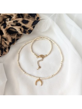 Naszyjnik z howlitu z półksiężycem zapinany