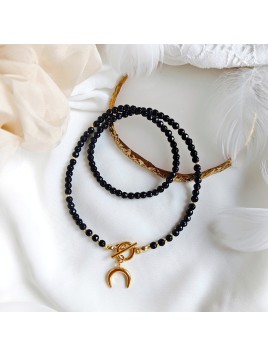 Naszyjnik z onyksem i zawieszką półksiężyc