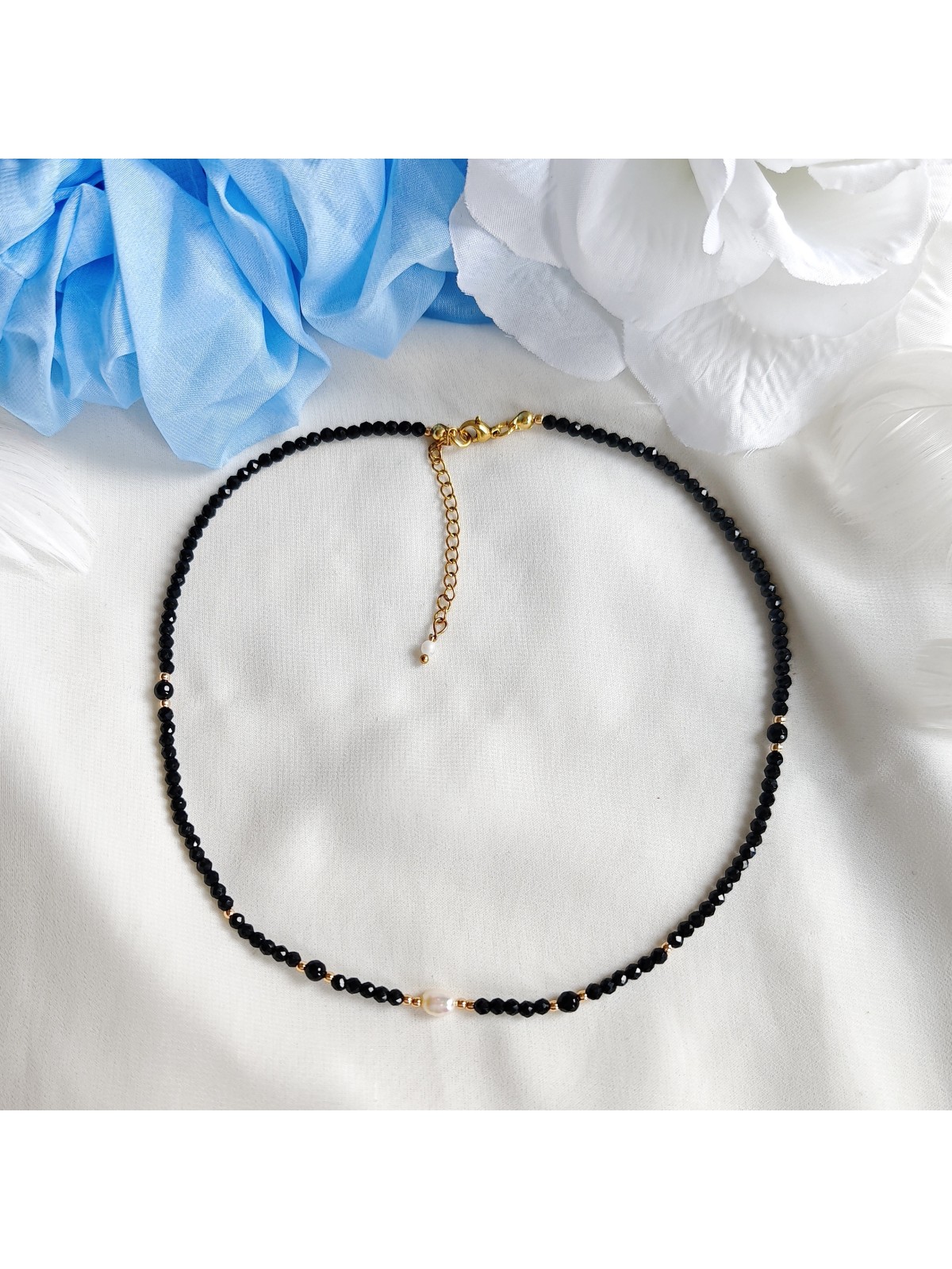 Naszyjnik z czarnym spinelem i onyksem oraz z perłą naturalną i hematytem Naszyjnik z czarnym spinelem i onyksem oraz z perłą naturalną i hematytem