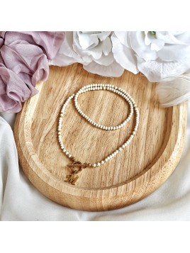 Naszyjnik z kremowego howlitu z literką