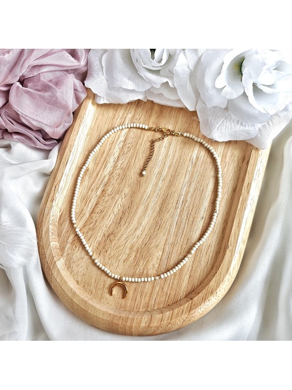 Naszyjnik z półksiężycem z kremowego howlitu