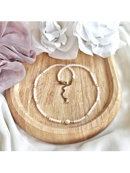 Naszyjnik z białych kryształków z naturalną perłą