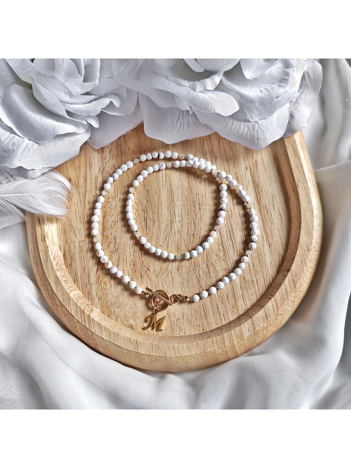 Naszyjnik z agatu i kamienia księżycowego z literką