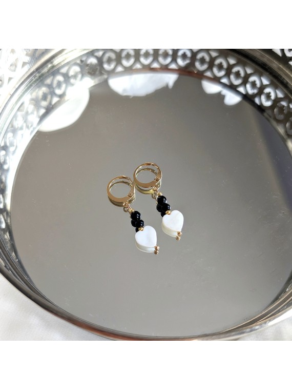 Kolczyki z onyksu z serduszkiem z masy perłowej