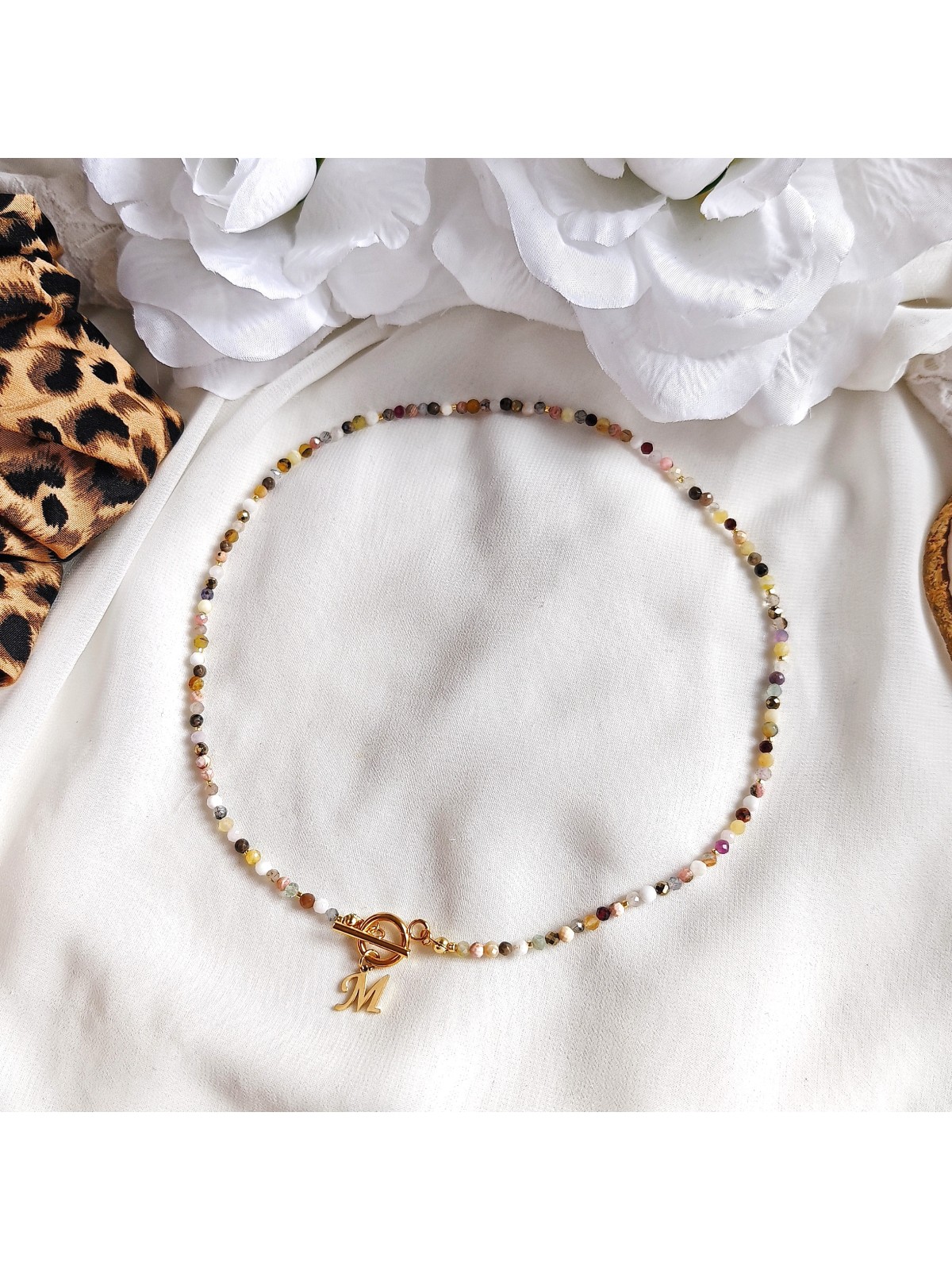 Naszyjnik z kamieni naturalnych z literką