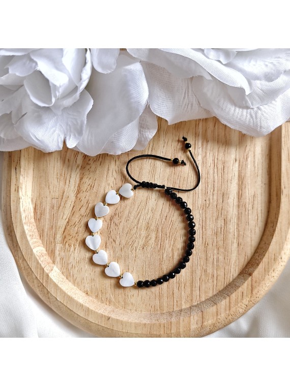 Bransoletka z czarnego onyksu i serduszek z masy perłowej na sznurku