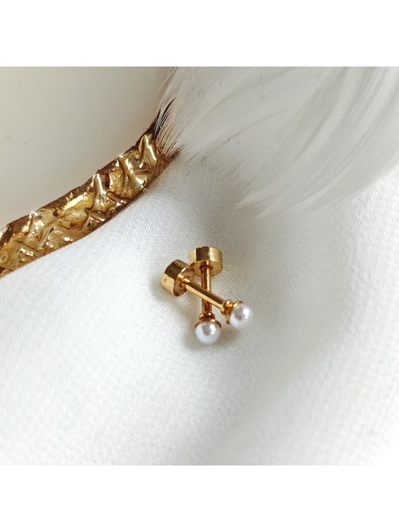 Złote kolczyki z perłą sztyfty
