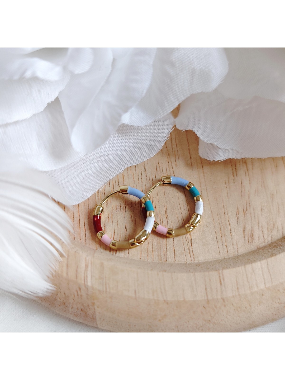 Kolczyki kółka ze złotej stali chirurgicznej z kolorowymi segmentami