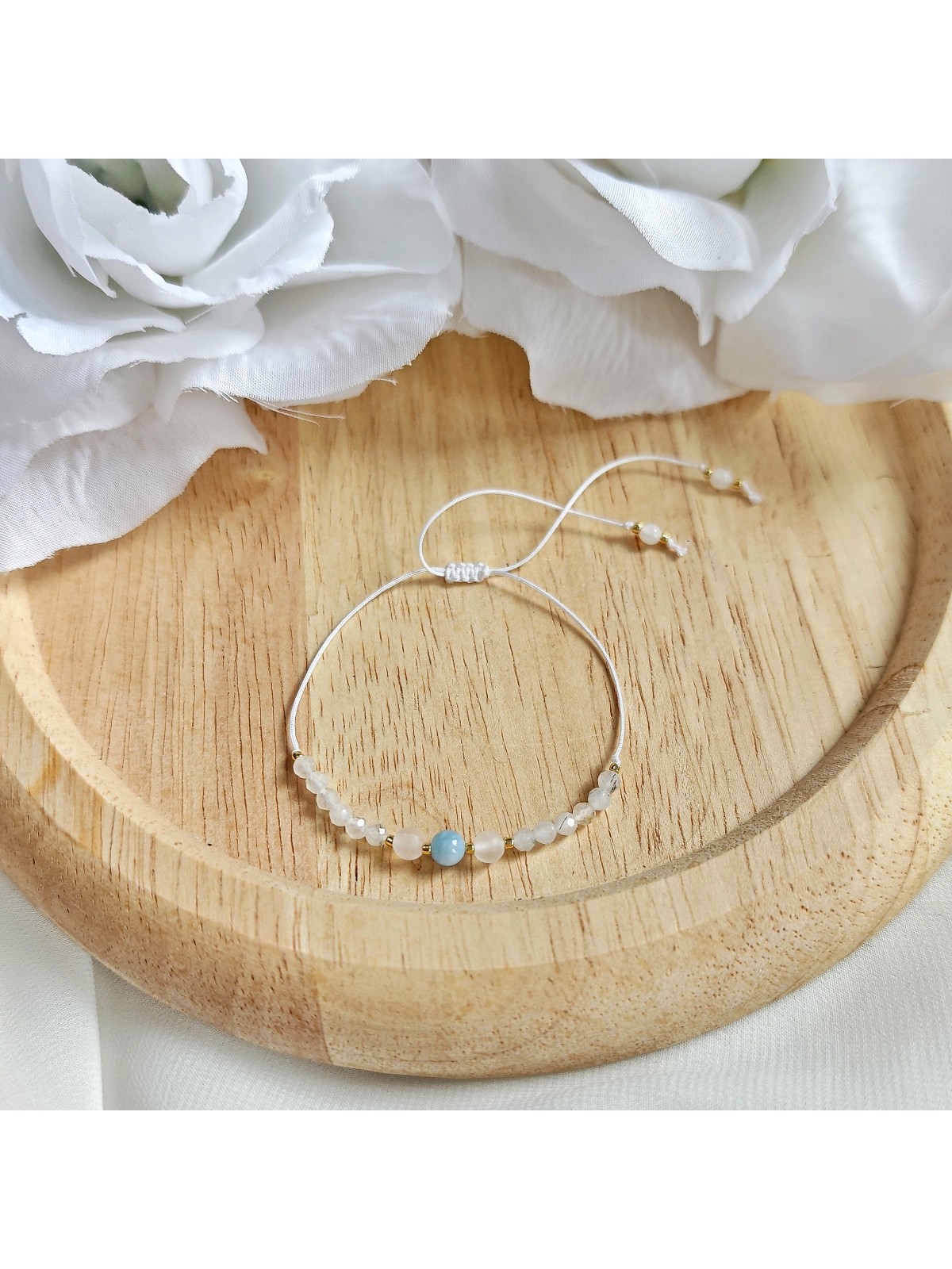 bransoletka z kamieni naturalnych na sznurku