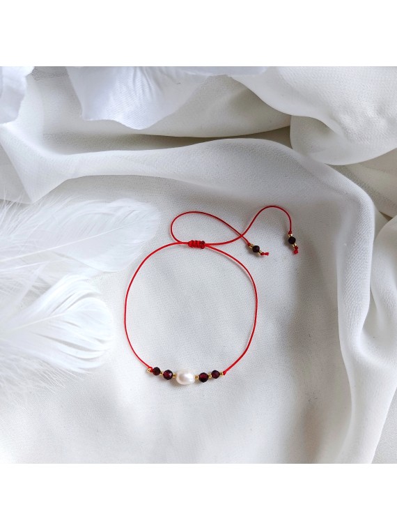 bransoletka z perłą i granatem na czerwonym sznurku