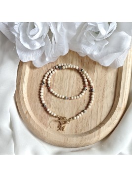 Naszyjnik z kamienia rzecznego, jaspisu i rodonitu ze złotą literką