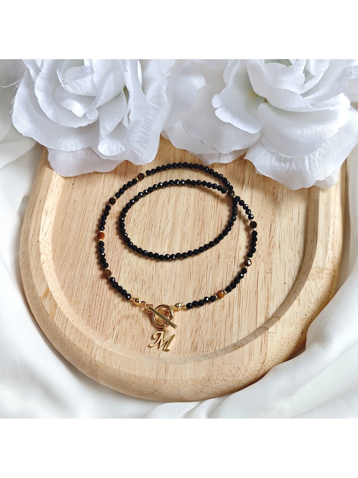 Naszyjnik z czarnego turmalinu z tygrysim okiem i literką