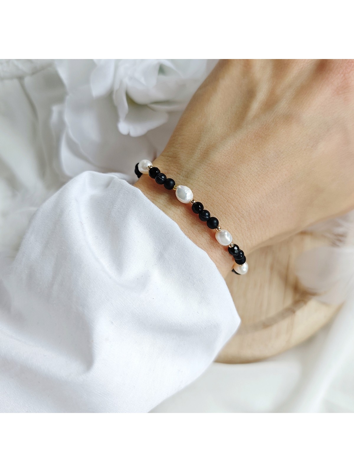 Bransoletka z pereł onyksu jadeitu i howlitu