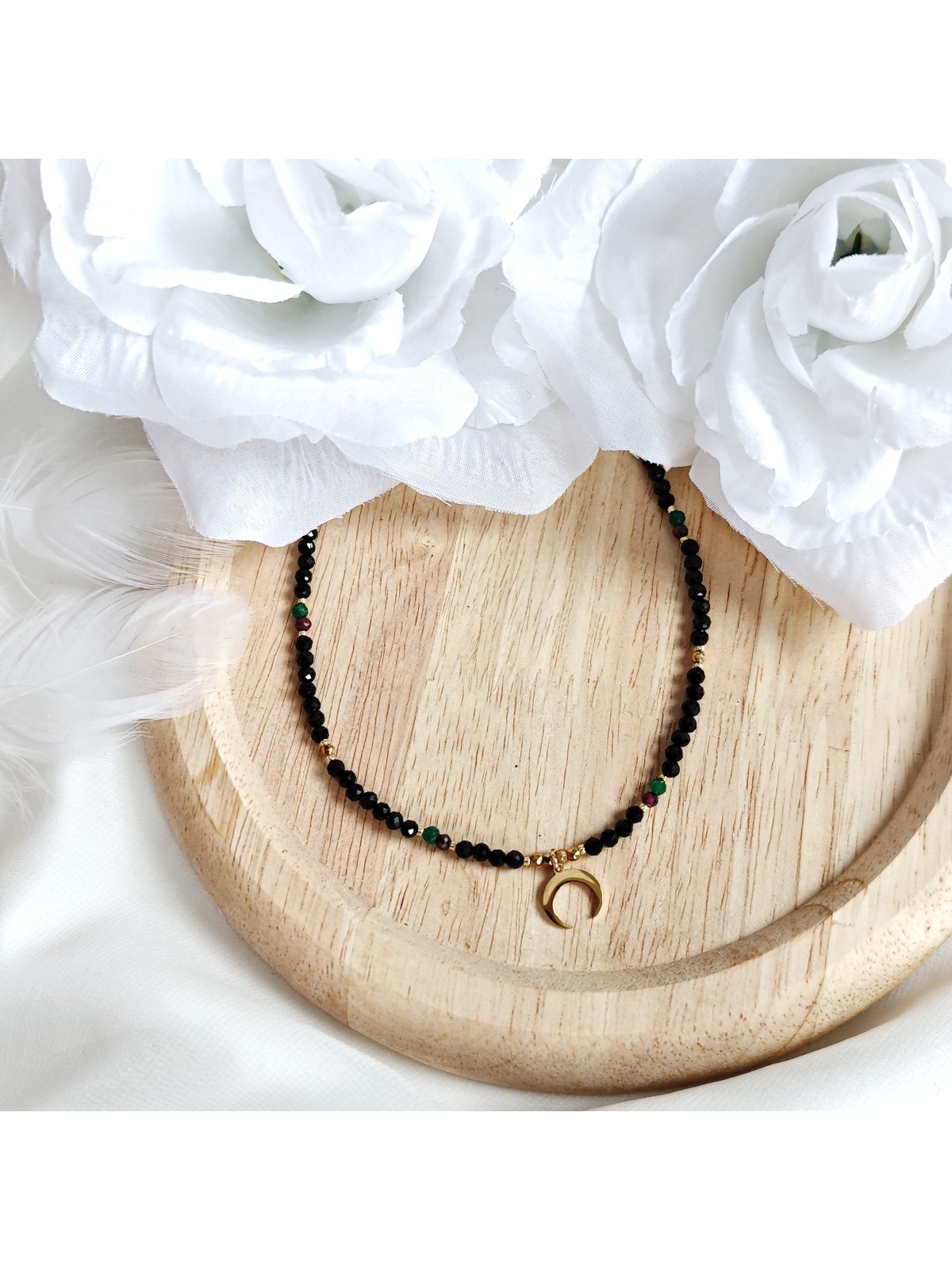 Naszyjnik z turmalinem szmaragdem i hematytem z zawieszką półksiężyc