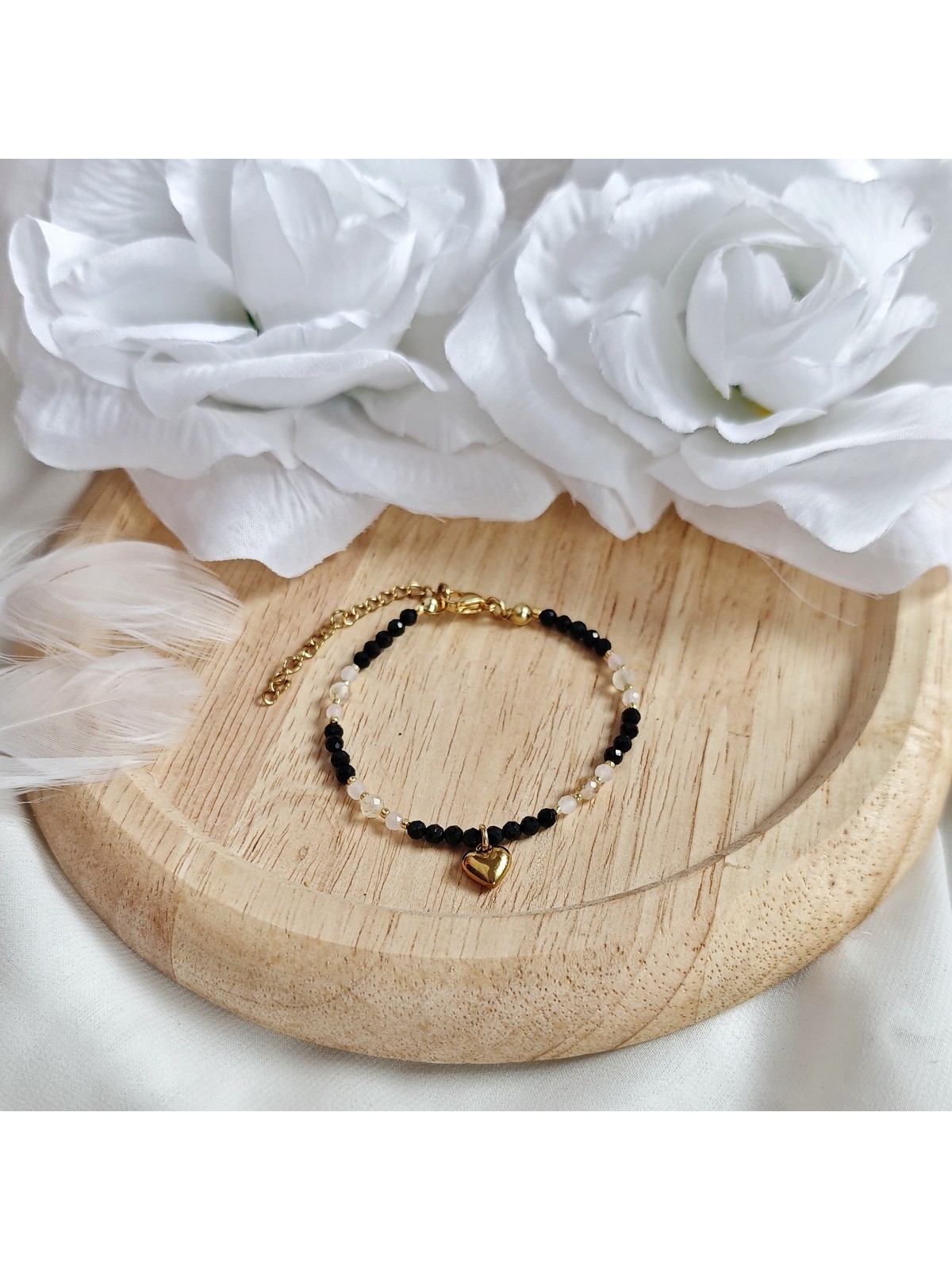 Bransoletka z serduszkiem z turmalinu, dopełniona drobnymi kamieniami kwarcu i cytrynu